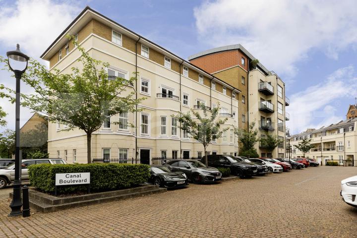 Fantastic modern and well located two bed in Camden  Canal Boulevard, Camden